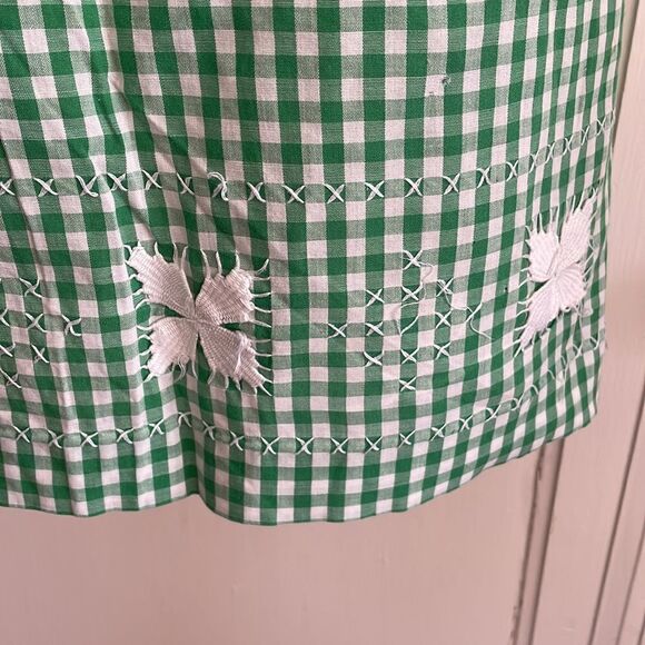 Sweet Vtg green & white checked apron with crochet hem - Picture 3 of 7
